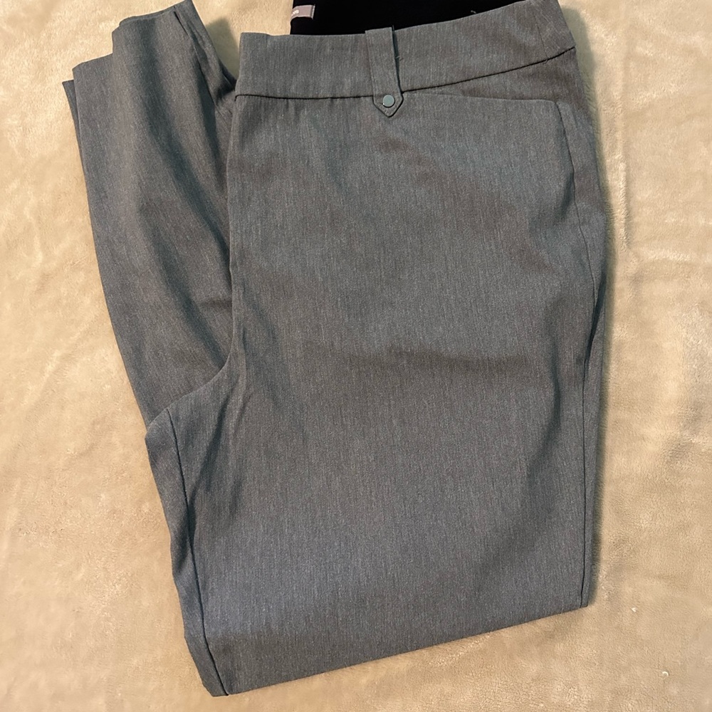 Maurices Pull On Skinny Ankle Bengaline Mid-Rise Pant Size XXL. Gently used